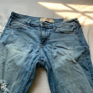 hollister jeans !